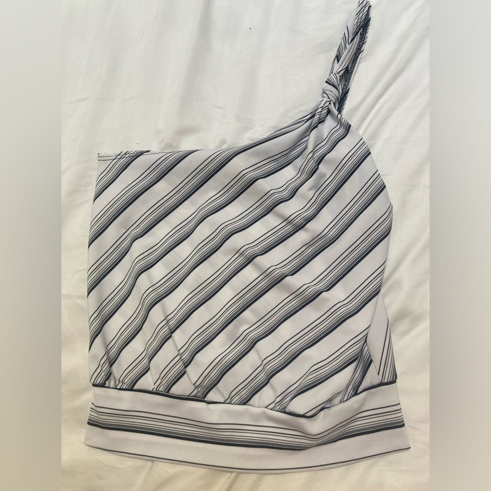 Styles brand Y2K stripped one shoulder top S